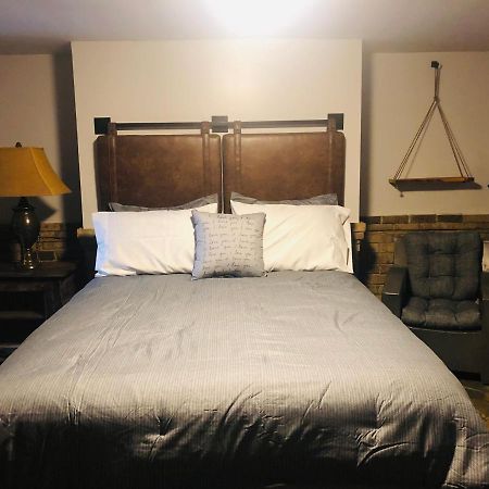 Savannah Sojourn - Time Travelers Retreat 1853 ภายนอก รูปภาพ